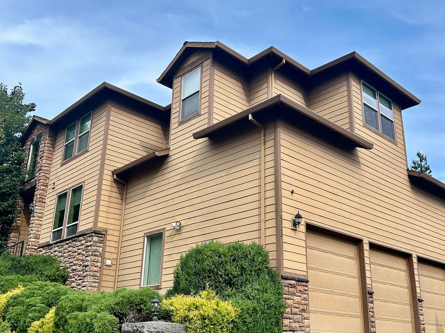4 bed, 2.5 bath, 2911 sqft, $3,395 — Photo 1