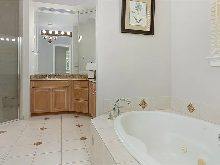 216 Eastpark Dr — Photo 29
