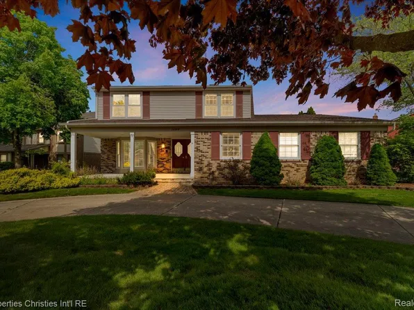 24944 Arden Park Dr, Farmington Hills, MI 48336