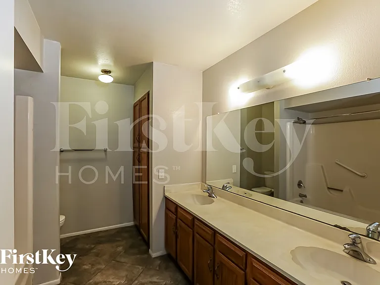 4656 W Townley Ave — Photo 16