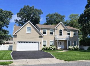 5 Pine Street, Plainview, NY 11803