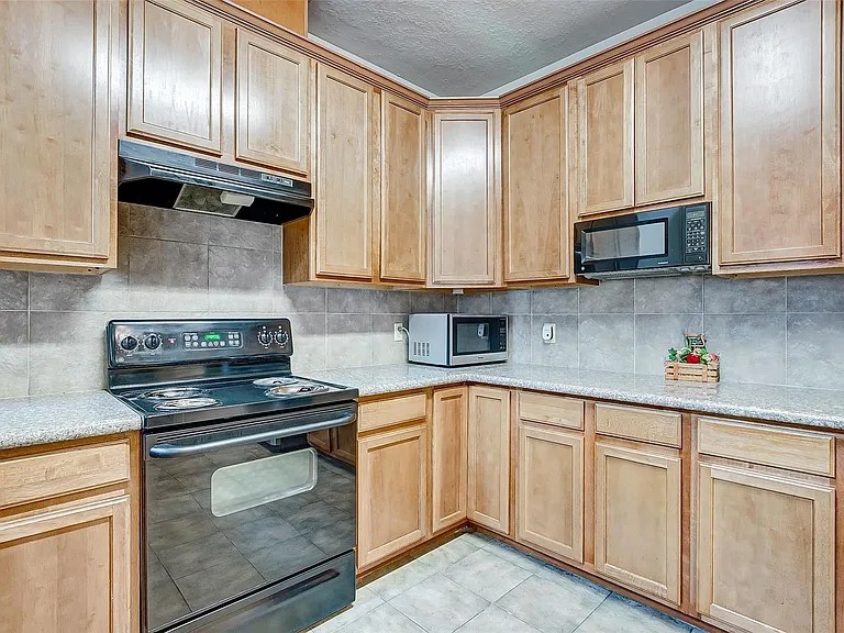 3742 E Ashford Villa Ln — Photo 16