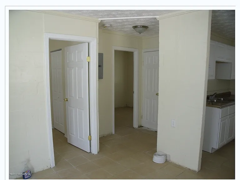 2584 W 45th St #2 — Photo 5