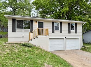 1405 Grayling Dr, Boonville, MO 65233