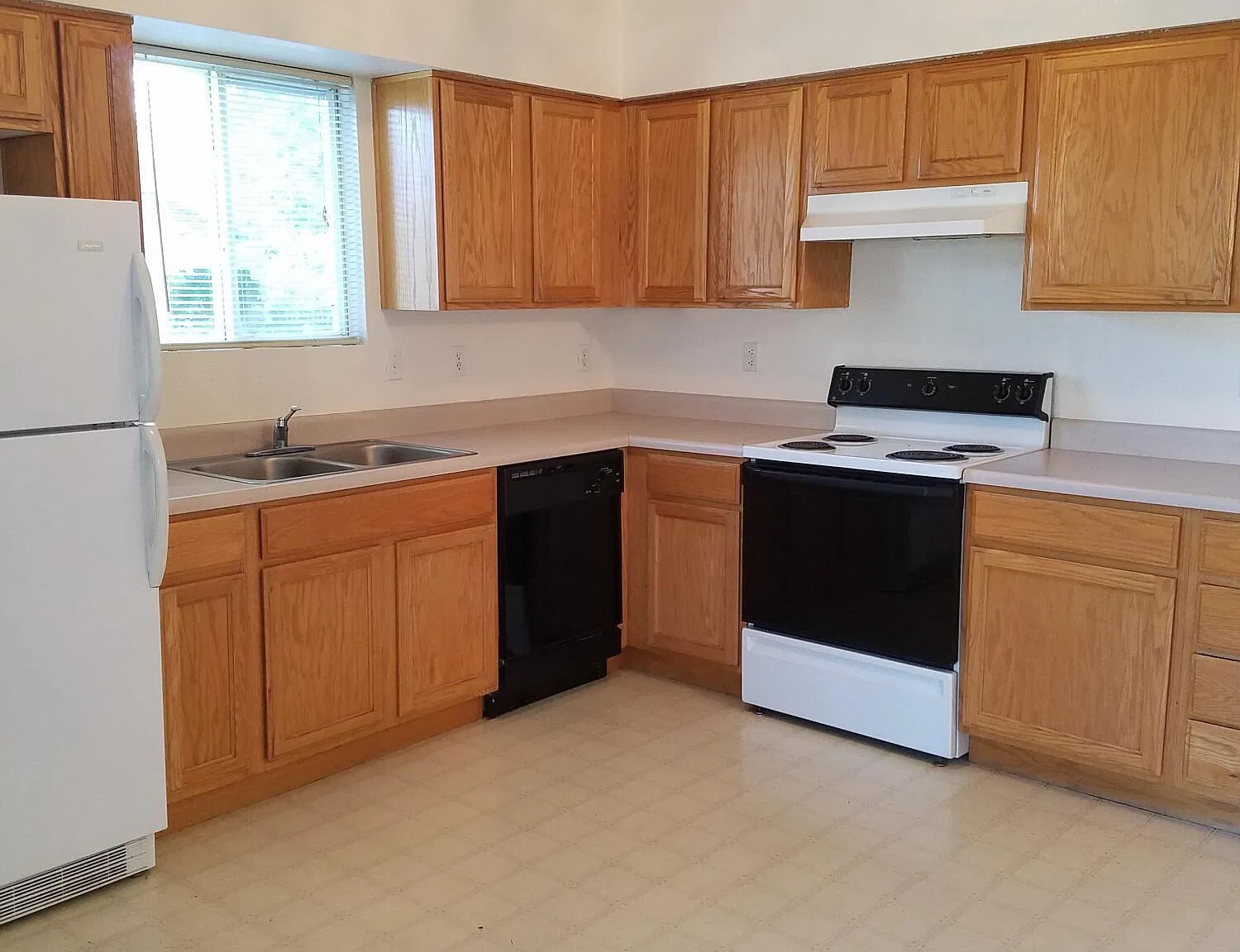 2 bed, 2.0 bath, 1968 sqft, $1,450 — Photo 3