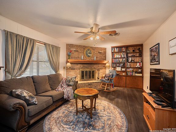 3rd image of 311 Broadmoor Dr
