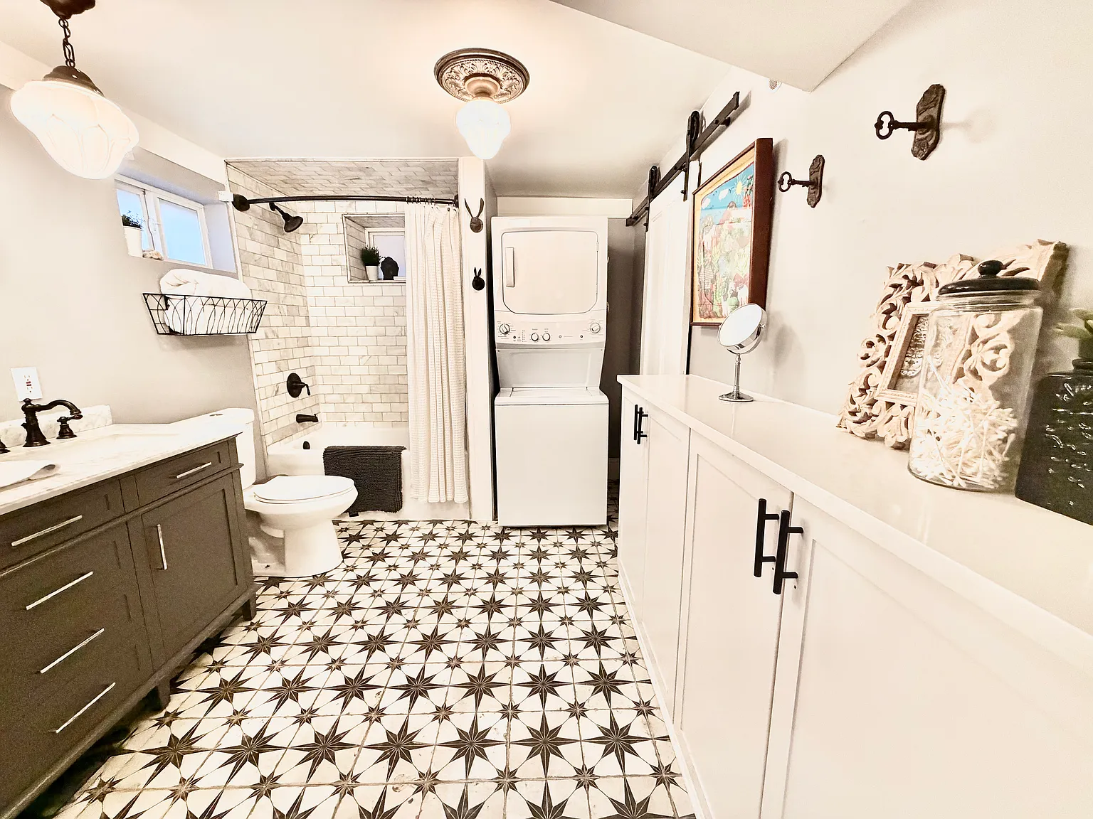 1 bed, 1250 sqft, $1,999 — Photo 2