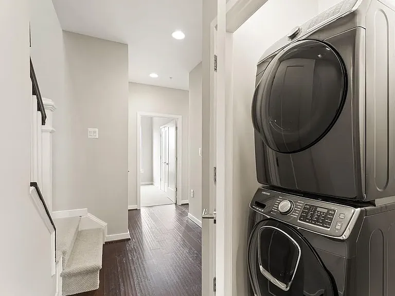 Hallway washer/dryer