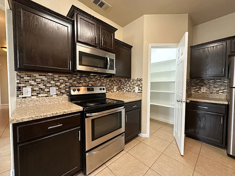 1306 Cavalry Ln — Photo 10