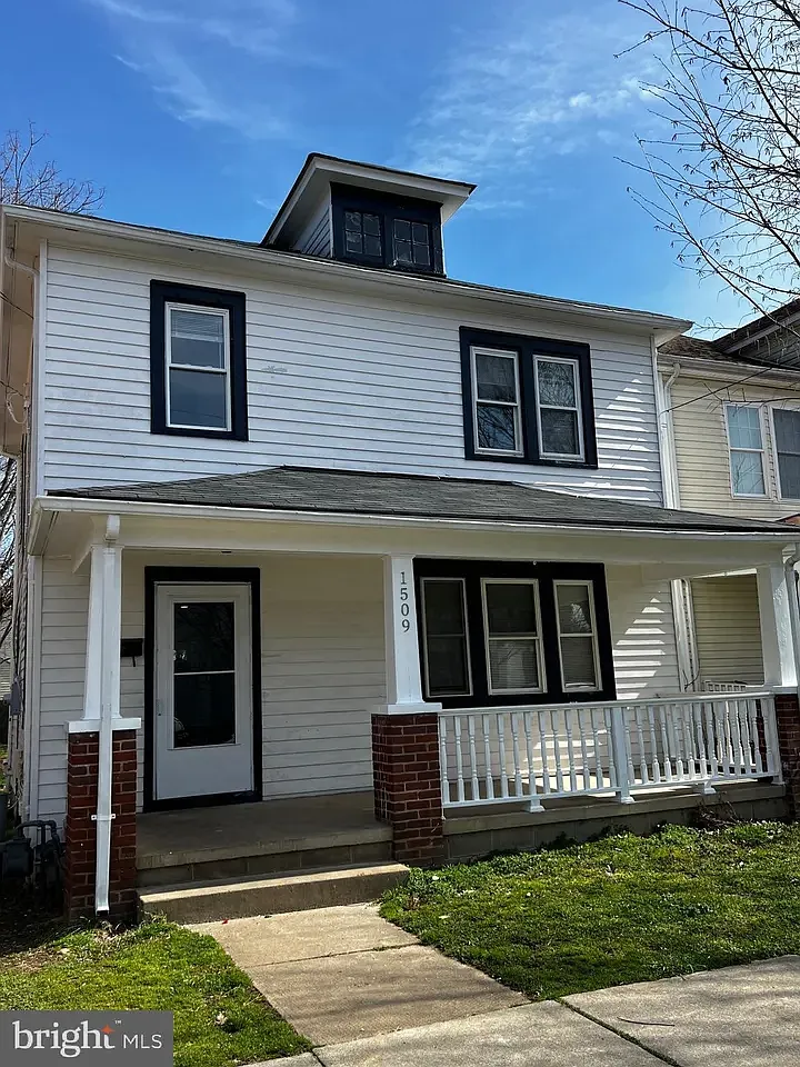 3 bed, 1560 sqft, $2,900 — Photo 1