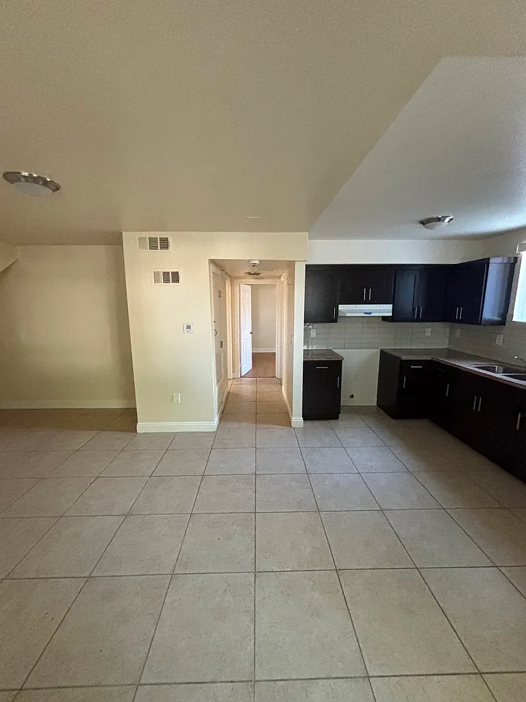 2 bed, 884 sqft, $2,900 — Photo 4