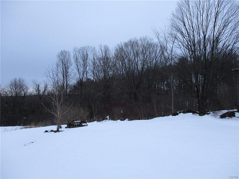 2nd image of 722 N Main St