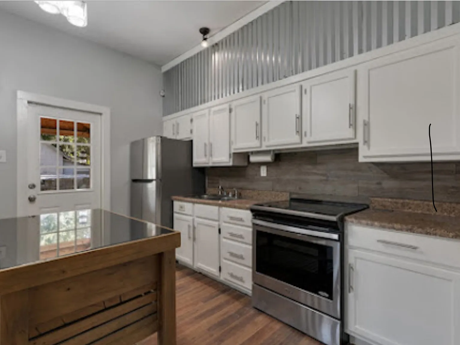 218 S Central Ave — Photo 3