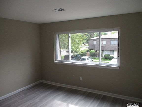5th image of 136 Feller Dr
