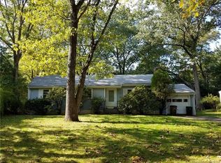 55 Hunting Ln, Stamford, CT 06902