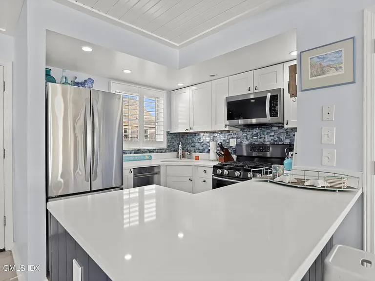 2149 Fairfield Beach Rd — Photo 17