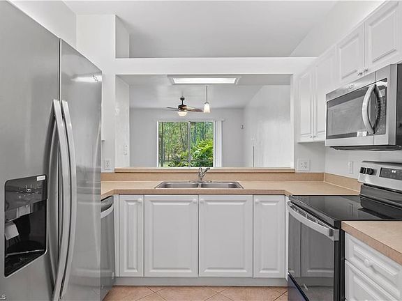 3rd image of 377 Robin Hood Cir Unit 101