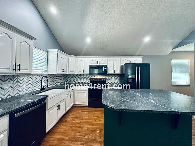8601 England St — Photo 14