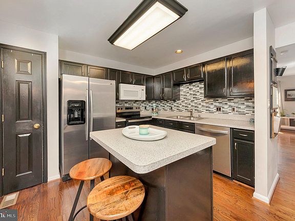 5th image of 7202 Finch Ln