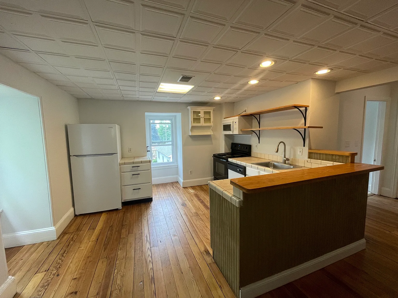 202 Bridge St — Photo 1