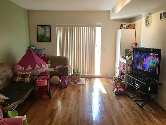 Sold by Advisors Realty Inc | media 18