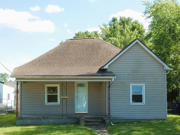 210 W Sylvia Ave, Christopher, IL 62822