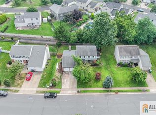 29 Wintergreen Ave E, Edison, NJ 08820