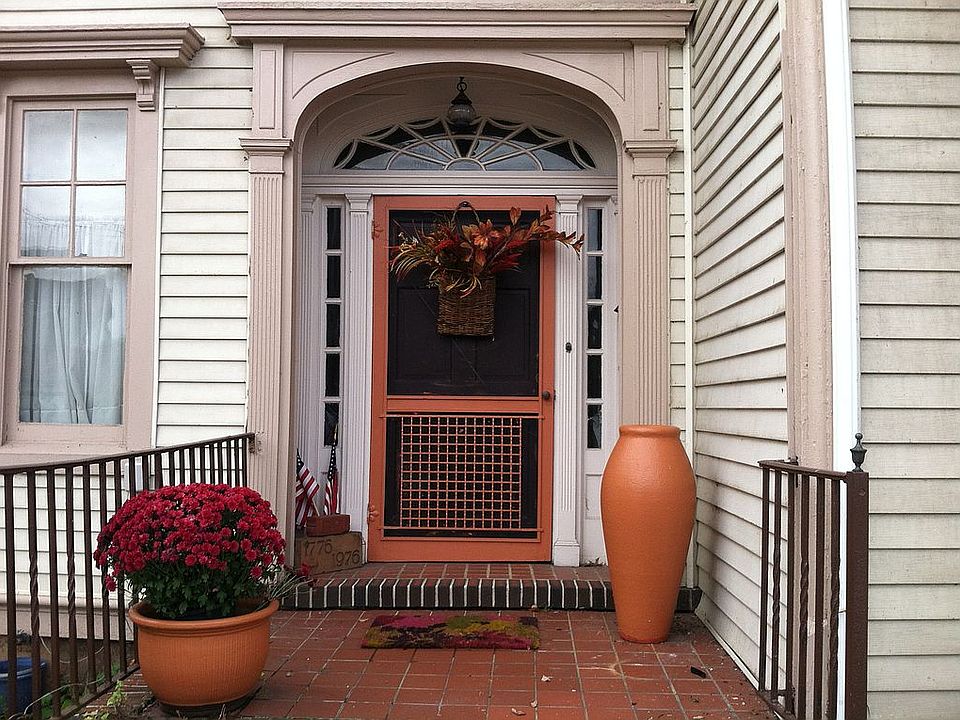 2nd image of 313 Main St