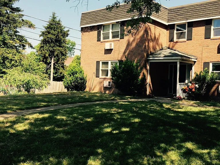 21 Manavon St — Photo 1