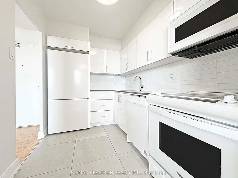 1500 Bathurst St #1208 — Photo 5