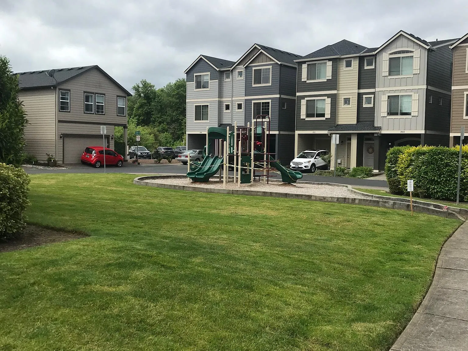 3 bed, 2.5 bath, 1412 sqft, $1,995 — Photo 1