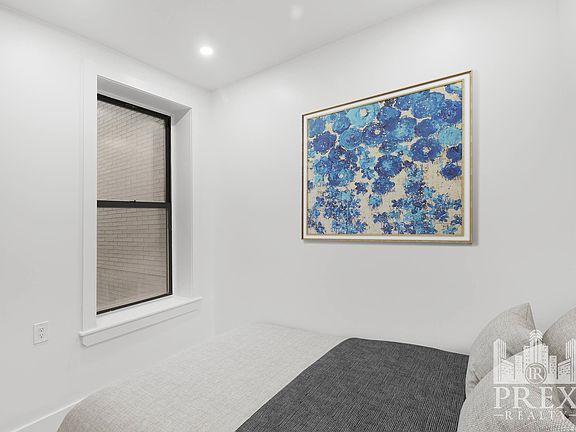 5th image of 304 E 77th St APT 4