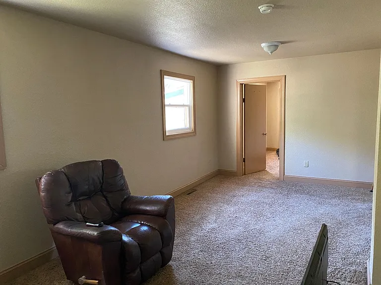 530 3rd St SE — Photo 5