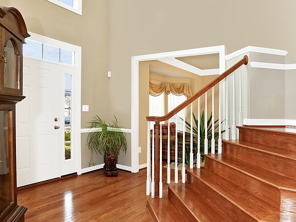 2nd image of 8 Hollow Creek Cir