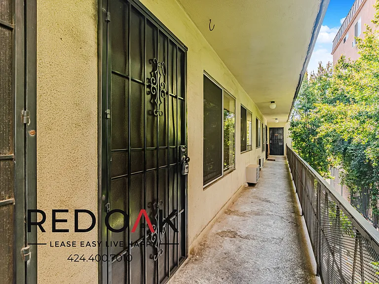 1333 N Kingsley Dr #10 — Photo 14