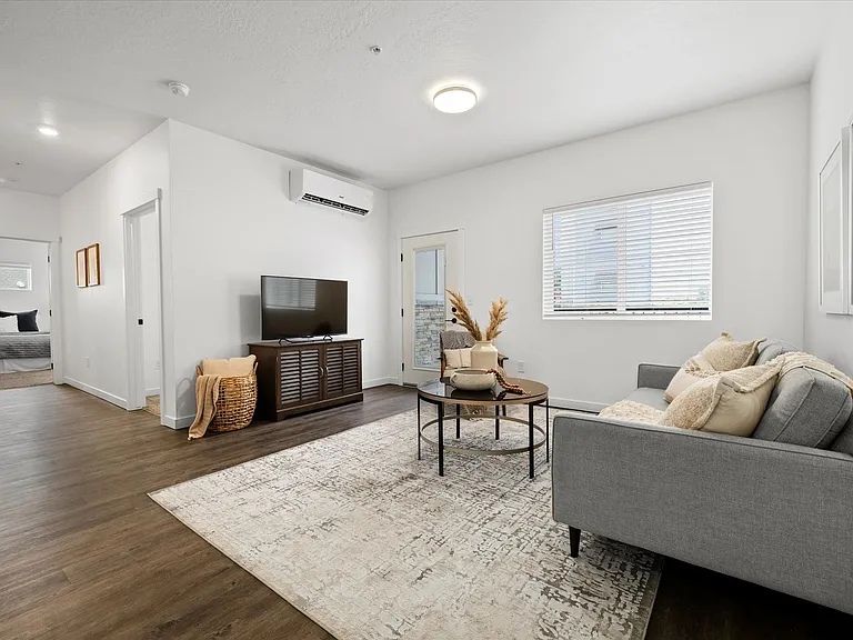 Shamrock Apartments — Photo 12