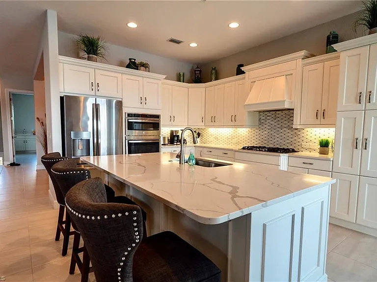 8008 Signature Club Cir — Photo 12