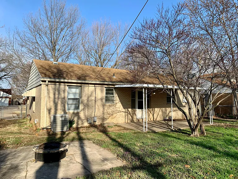2938 S Washington Ave — Photo 14