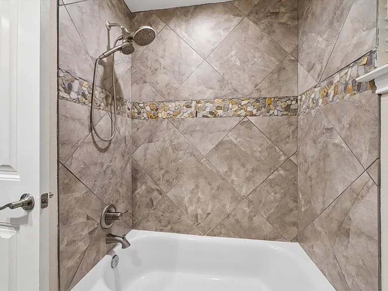 3711 Manor Ln — Photo 15