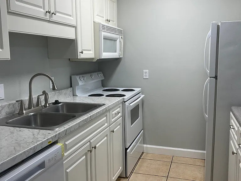 210 Pelham Rd #221B — Photo 3
