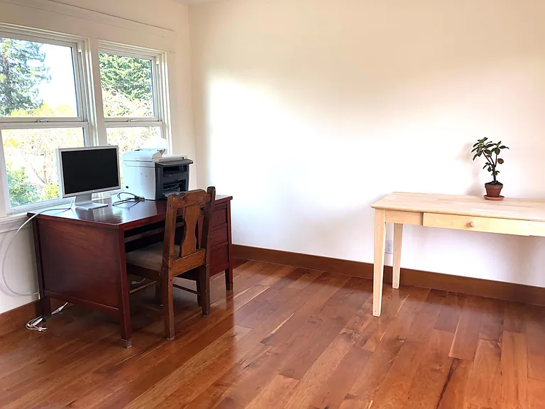 Upstairs office/Bedroom 4