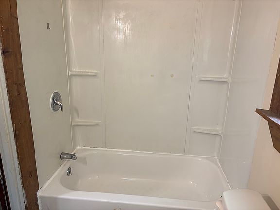 5th image of 364 Grant St