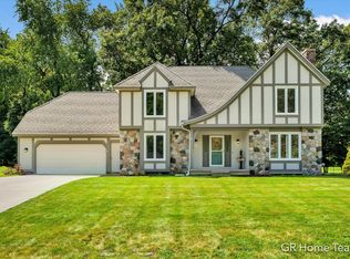 2109 Pinnacle Dr SW, Wyoming, MI 49519