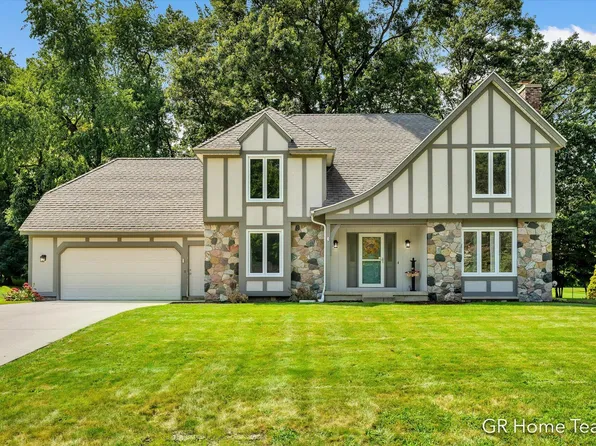 2109 Pinnacle Dr SW, Wyoming, MI 49519