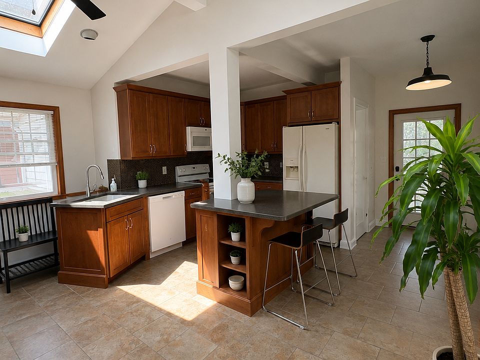 1st image of 16 Oakridge Rd #B