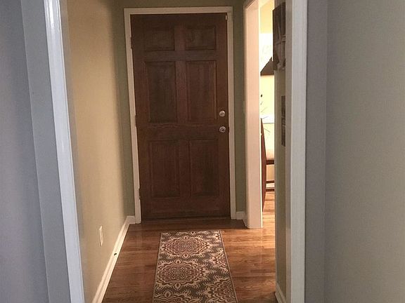 4th image of 10 Derby Ln