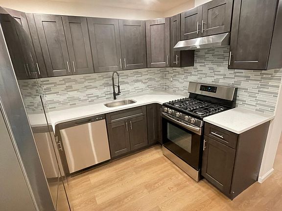 3rd image of 386 Pennyfield Ave #1
