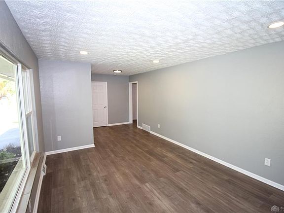 4th image of 3225 Boxwood Dr