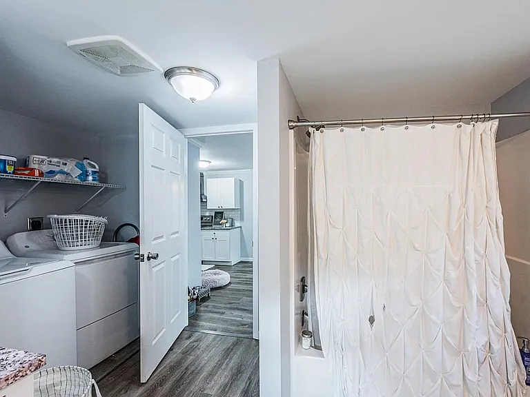 1366 Park St #D — Photo 6