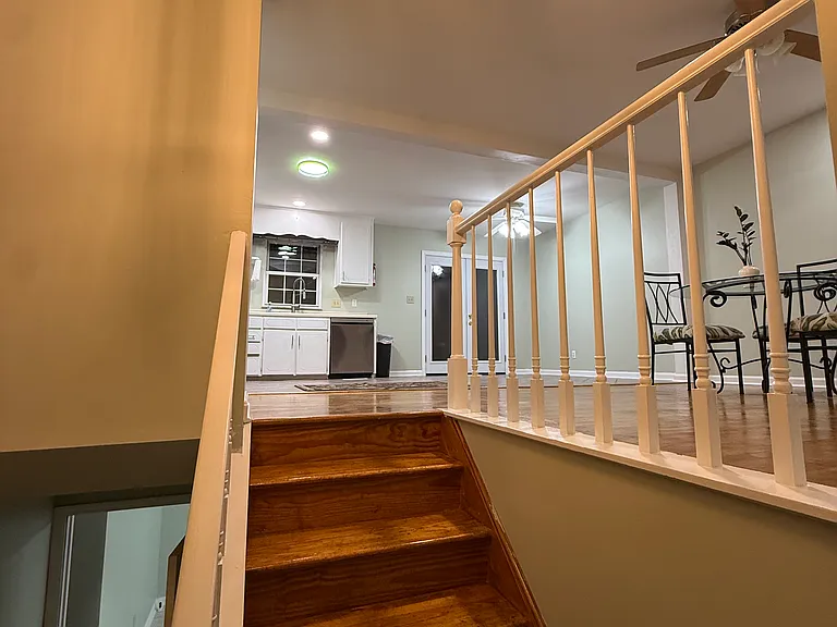 10114 Tyler Ct — Photo 15